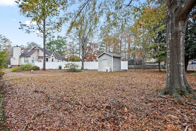 view of yard with a storage unit