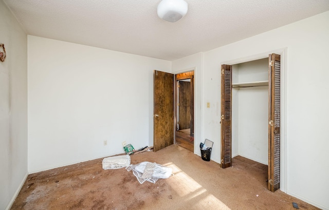 unfurnished bedroom with a textured ceiling and a closet