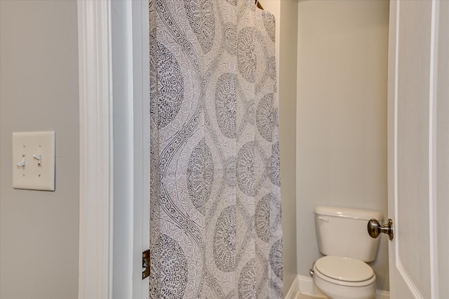 2120 Whitney S Dr, Augusta, GA 30904 - bathroom featuring toilet and a shower with curtain
