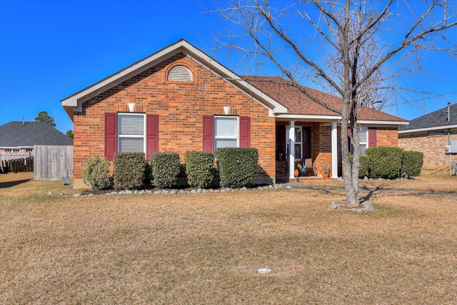 view of front of house featuring a front lawn