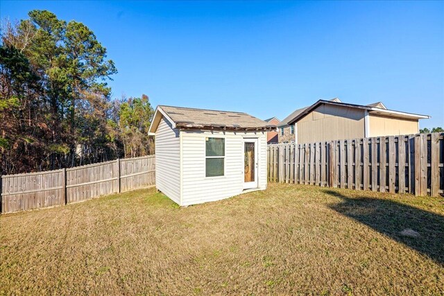 view of yard with a storage shed