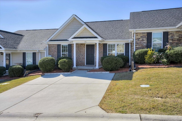 view of front of property with a front yard