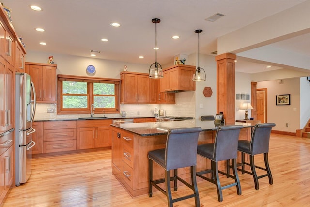 207 Rosewood Ln, Mccormick, SC 29835 - kitchen featuring appliances with stainless steel finishes, a sink, a peninsula, a kitchen bar, and recessed lighting