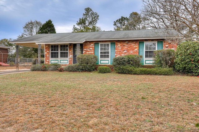 ranch-style house featuring a front lawn