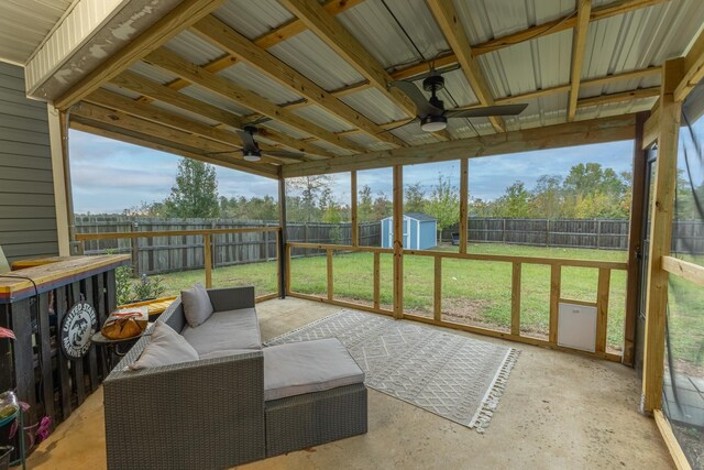 sunroom / solarium with ceiling fan