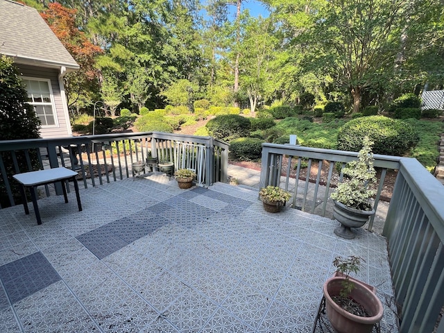 139 Cresent Dr, Mccormick, SC 29835 - wooden deck with view of scattered trees