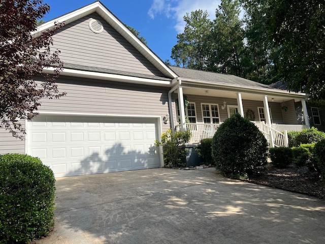 139 Cresent Dr, Mccormick, SC 29835 - view of front facade featuring driveway, a porch, and an attached garage