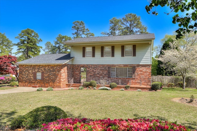 view of front facade with a front lawn