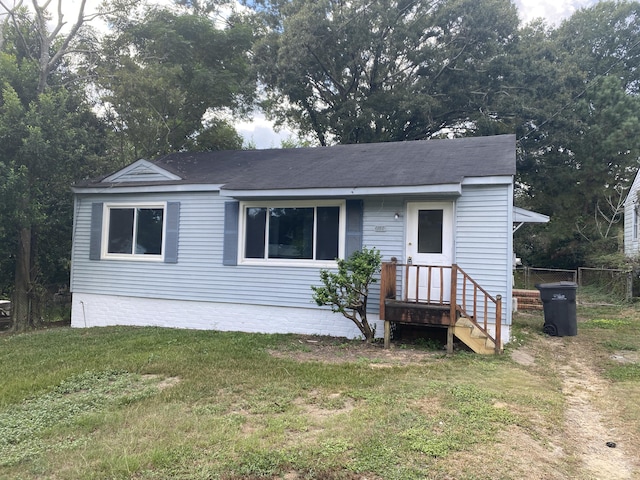 view of front facade with a front yard