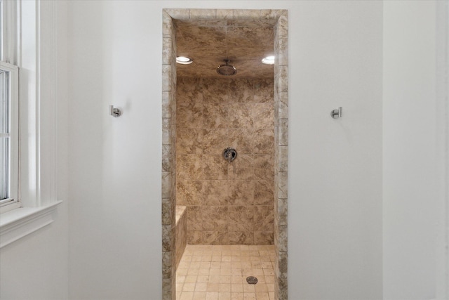 bathroom featuring tiled shower