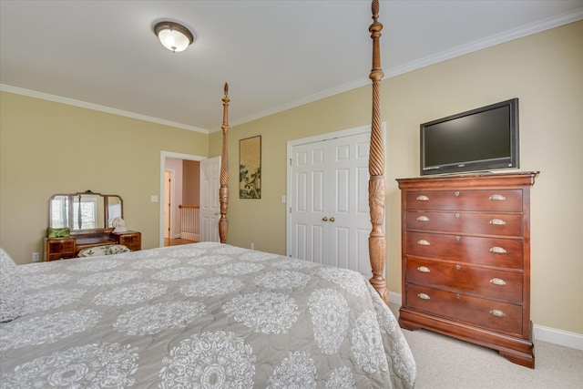bedroom featuring crown molding, carpet floors, baseboards, and a closet