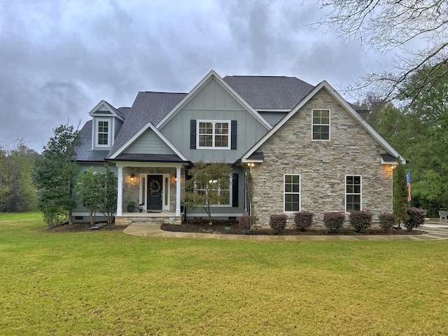 craftsman-style home featuring a front yard