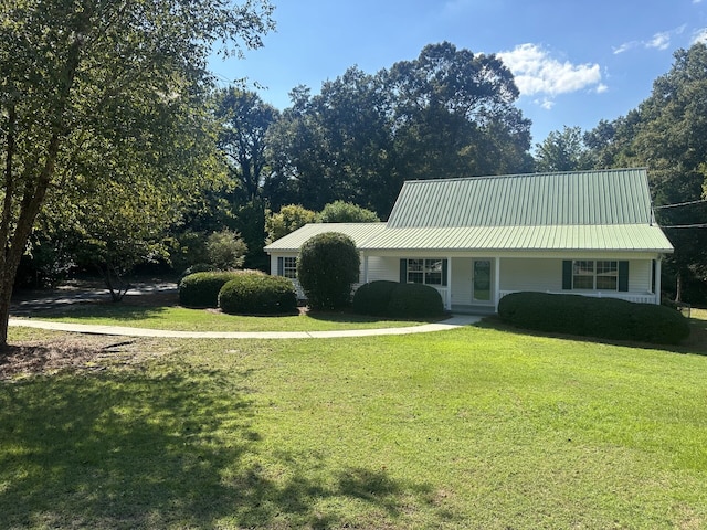 view of front of home with covered porch and a front lawn