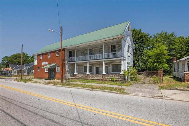 view of front of property with a balcony