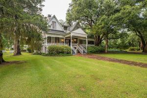 view of front of house with a front yard and a porch