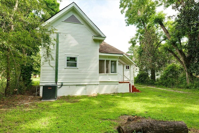 65 W Calhoun St, Wadley, GA 30477 - rear view of property with a lawn and central AC