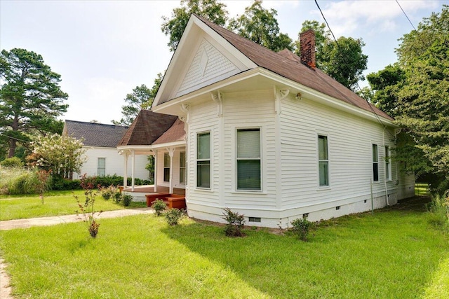 exterior space with a porch and a front yard