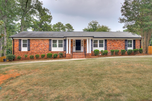 single story home with a front yard