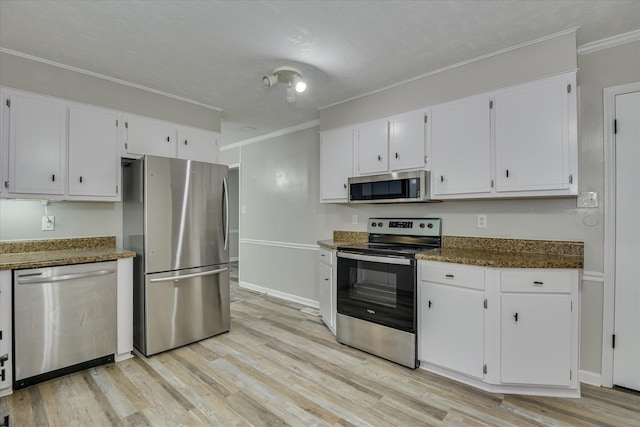216 Dry Creek Rd, Evans, GA 30809 - kitchen with stainless steel appliances, white cabinetry, crown molding, and light wood finished floors
