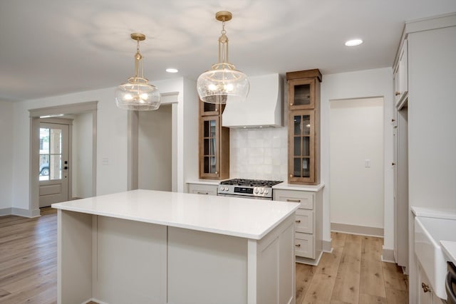 3313 Davant St, Augusta, GA 30907 - kitchen featuring premium range hood, stainless steel gas range, light wood finished floors, backsplash, and recessed lighting