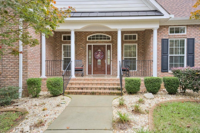 property entrance featuring a porch