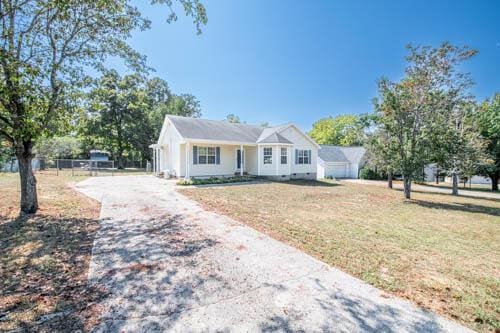 view of front of home featuring a front lawn