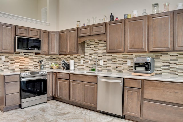 4804 High Meadows Dr, Grovetown, GA 30813 - kitchen featuring stainless steel appliances, a sink, light countertops, and backsplash