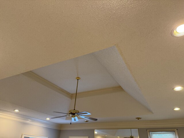 details featuring recessed lighting, crown molding, and ceiling fan