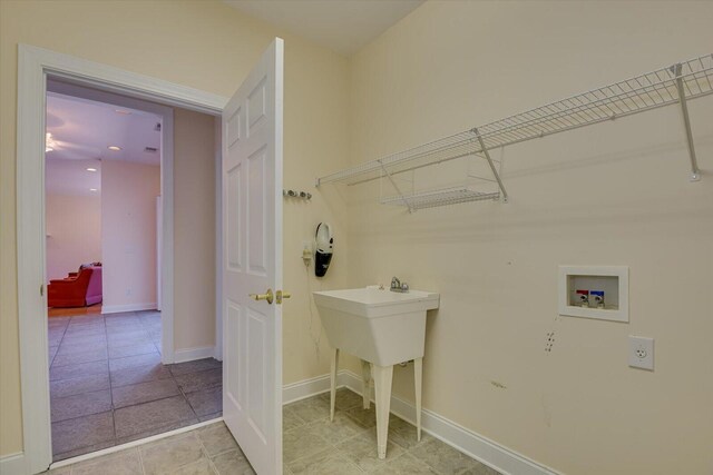 laundry room with washer hookup