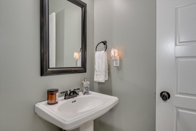 bathroom with sink