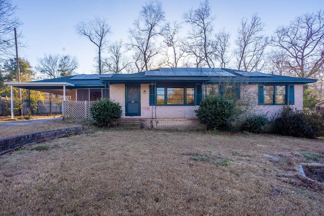 single story home with a carport