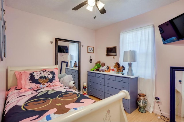 bedroom featuring light wood-style flooring and a ceiling fan