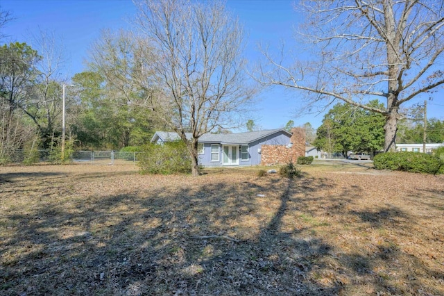 view of yard featuring fence