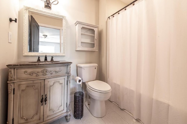 184 Deer Springs Rd, Clarks Hill, SC 29821 - bathroom with toilet, vanity, and a shower with shower curtain