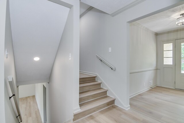 entrance foyer featuring baseboards, ornamental molding, recessed lighting, and wood finished floors