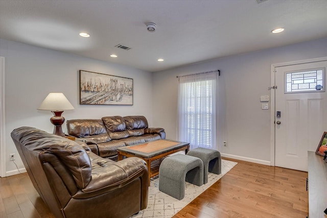 living area featuring light wood-style floors, recessed lighting, visible vents, and baseboards