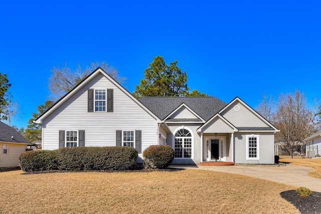 view of front of house featuring a front yard