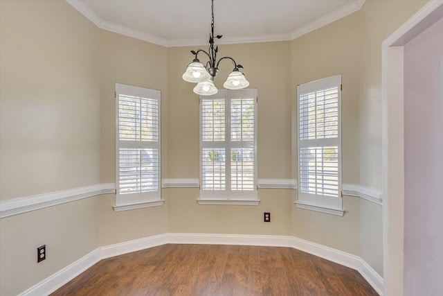 empty room featuring ornamental molding, hardwood / wood-style floors, and a notable chandelier