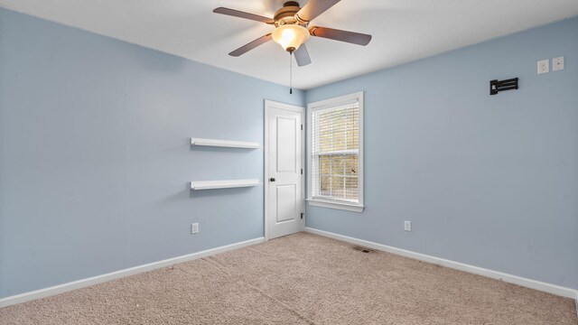 unfurnished room featuring light carpet and ceiling fan