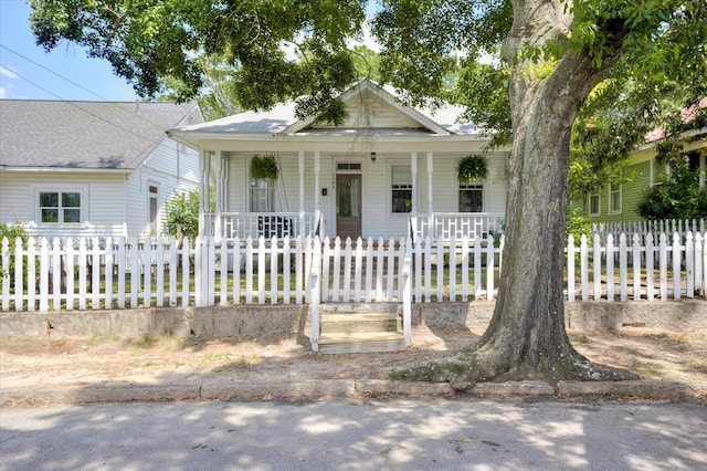 1544 Schley St, Augusta, GA 30904 - bungalow-style home featuring covered porch and a fenced front yard