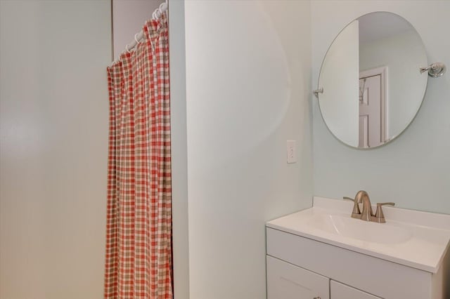 2107 Brown Rd, Hephzibah, GA 30815 - bathroom with a shower with curtain and vanity
