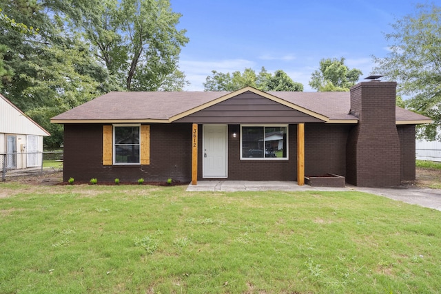 single story home with a front lawn