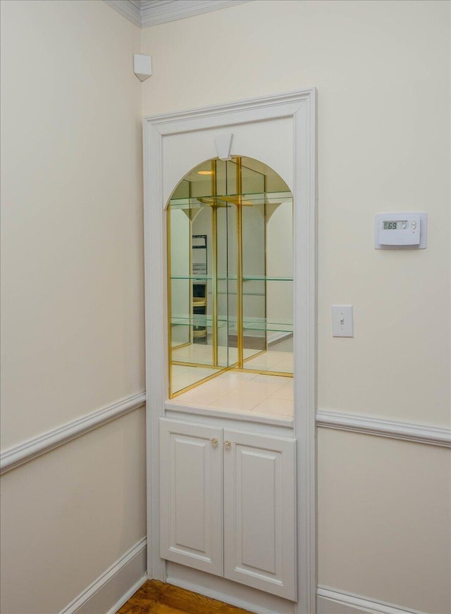 entryway featuring baseboards and ornamental molding