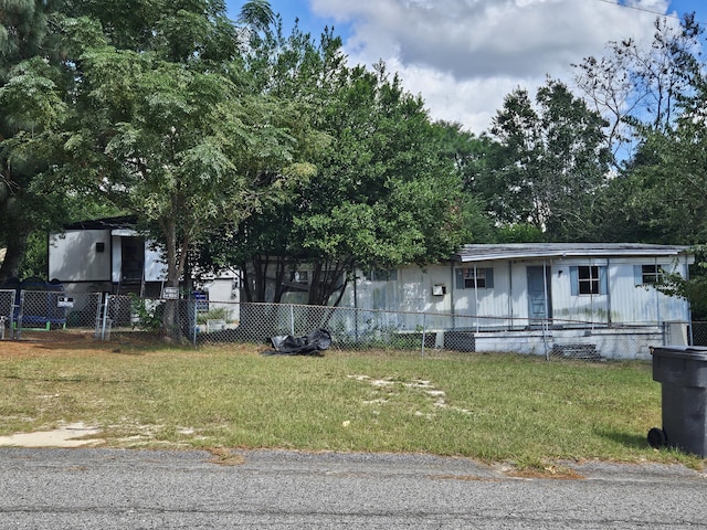 view of front of house with a front lawn