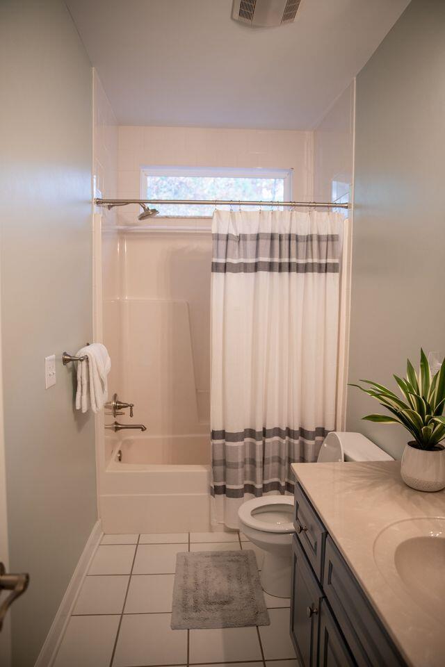 216 Sumter Ln, Mccormick, SC 29835 - full bath featuring tile patterned floors, shower / bath combo, and vanity