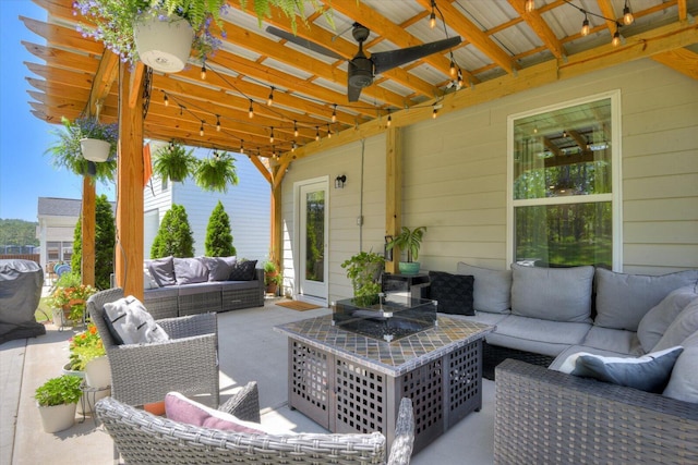 view of patio featuring a ceiling fan and outdoor lounge area