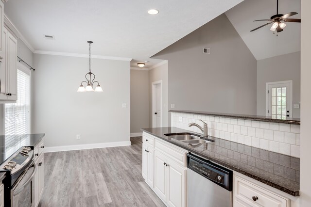 750 Herrington Dr, Grovetown, GA 30813 - kitchen featuring light wood finished floors, a sink, stainless steel appliances, visible vents, and backsplash
