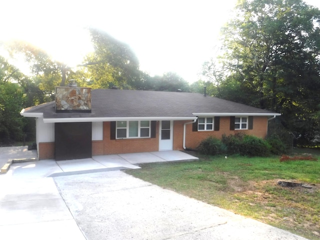 view of front of property with a front lawn