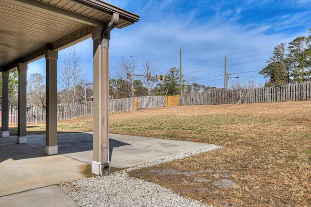 view of yard featuring a patio