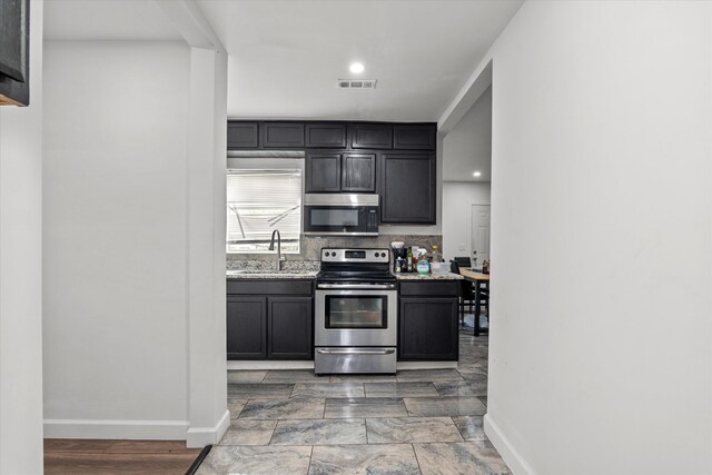 2156 Telfair St, Augusta, GA 30904 - kitchen with stainless steel appliances, a sink, baseboards, decorative backsplash, and recessed lighting